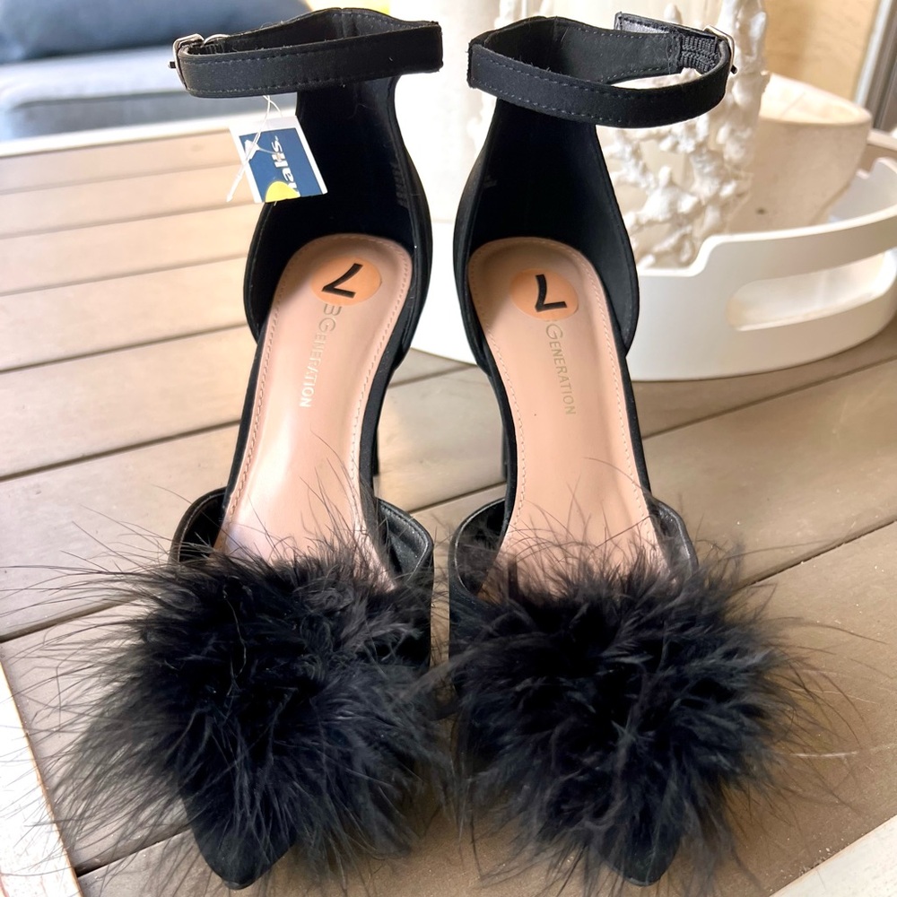 NWT, BCBGeneration Women's Abiny Faux Feather Ankle Strap Pumps, Size 7